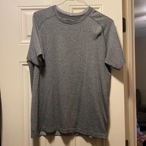 Lululemon tshirt